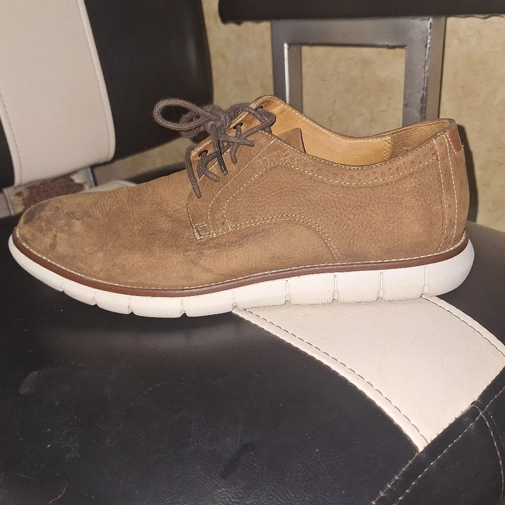 Johnston and Murphy Men's Brown Leather Shoes In A Size 10M.
